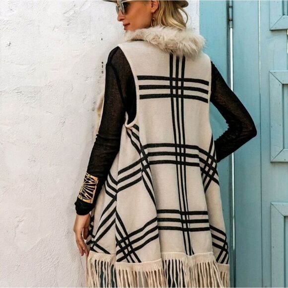 Plaid Pattern Fuzzy Trim Fringe Hem Cardigan - Picture 3 of 6